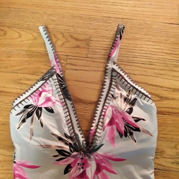 NWOT O'Neill One Piece Floral Print Swimsuit - Picture 2 of 4